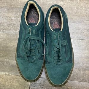 EMERALD GREEN OLD SKOOL VANS WITH GUM BUTTOM SOLES SIZE 7.5 MENS/ 9 WMNS